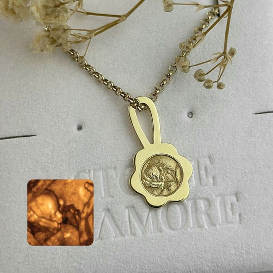 Anhänger in Form einer Babyrassel mit Ultraschallgravur, 925 Silber