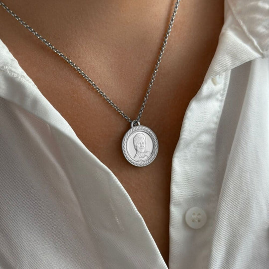 Runder Anhänger mit dekorativem Rahmen, 925 Silber