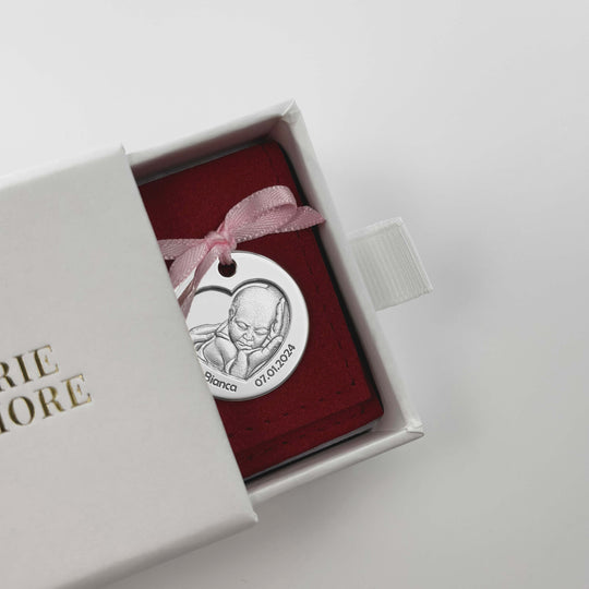 Baby-Münze mit Foto und Herzausschnitt, 23,5 mm (925 Silber)