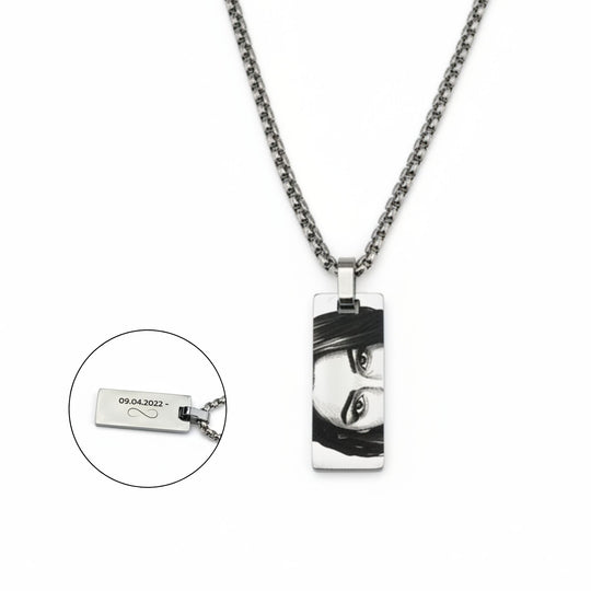 Men’s pendant with engraved eyes