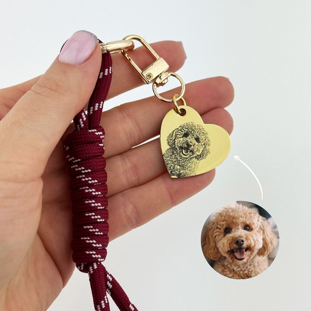 Breloc în formă de inimă cu șnur