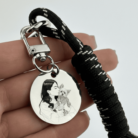 Breloc rotund pe șnur