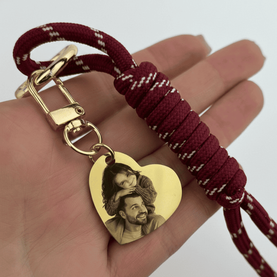 Breloc în formă de inimă cu șnur