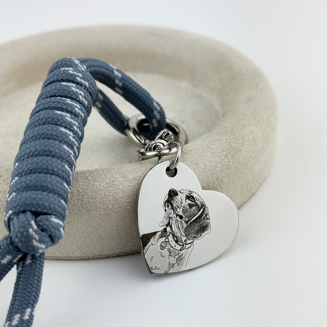 Breloc în formă de inimă cu șnur