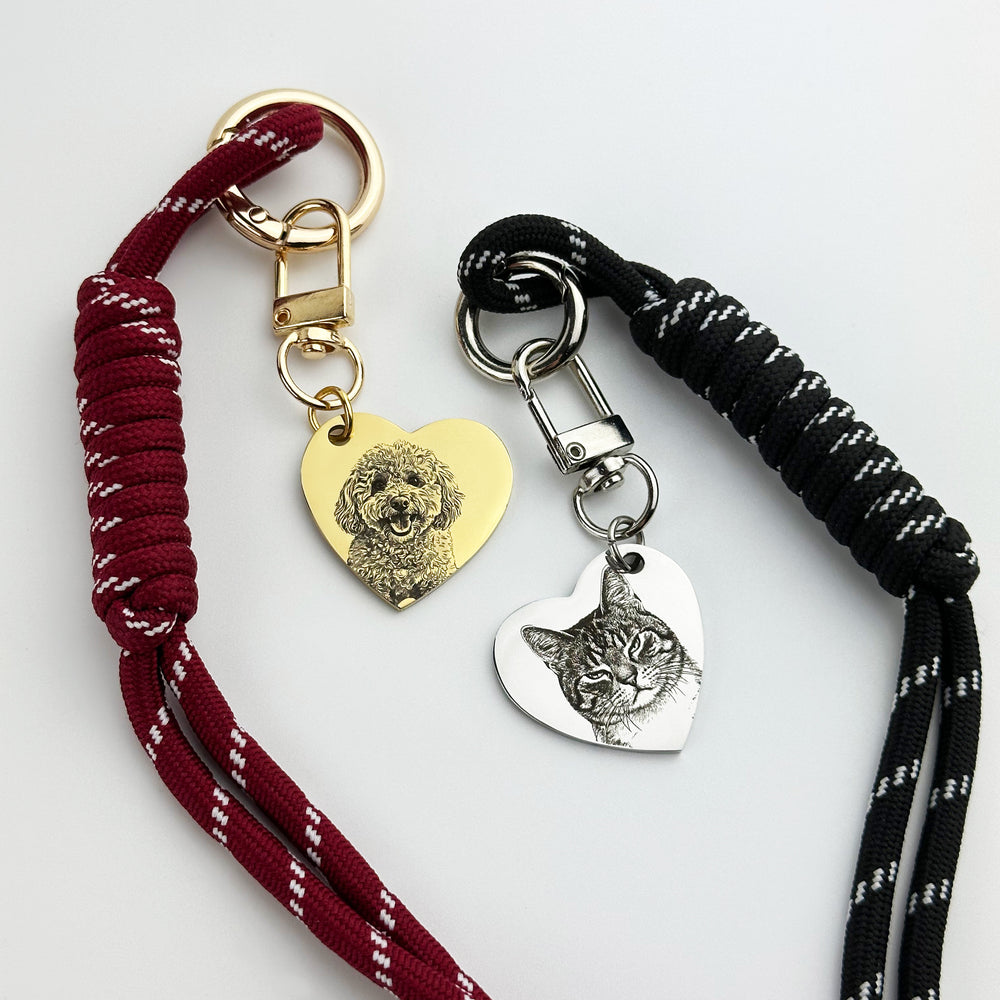 Breloc în formă de inimă cu șnur