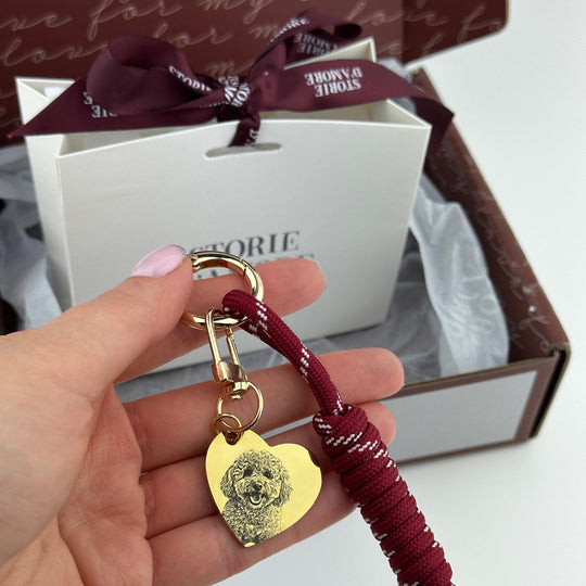 Breloc în formă de inimă cu șnur