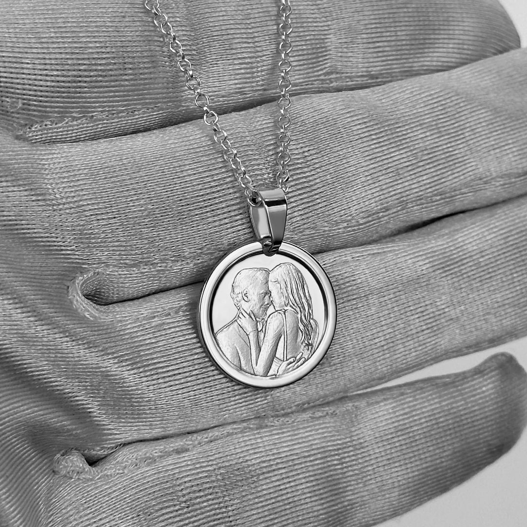 Pendentif rond en argent sterling 925 sur chaîne avec gravure photo de couple
