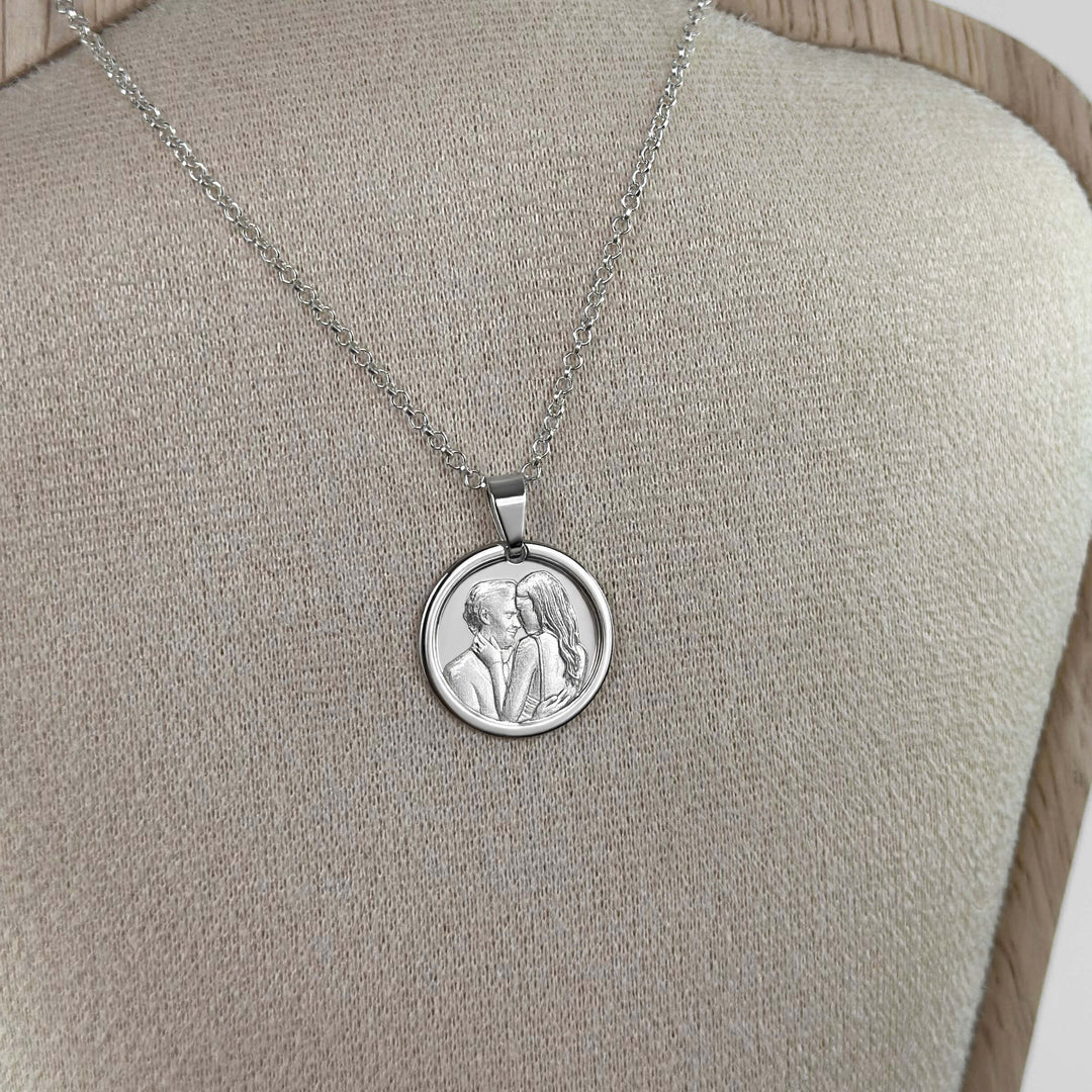 Pendentif rond en argent sterling 925 sur chaîne avec gravure photo de couple