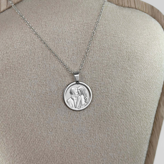 Pendentif rond en argent sterling 925 sur chaîne avec gravure photo de couple