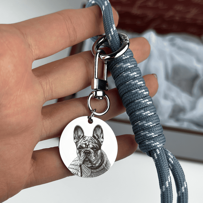 Breloc rotund pe șnur