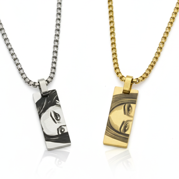 Men’s pendant with engraved eyes